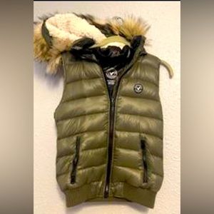 American Eagle Women’s Puffer Vest